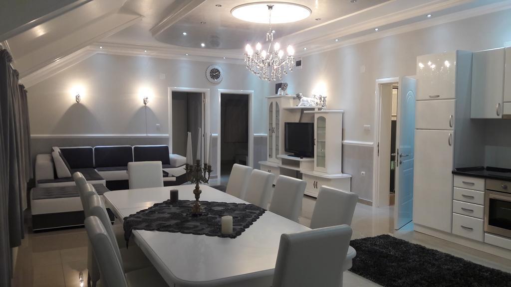 Apartments Royal Menex Požarevac エクステリア 写真