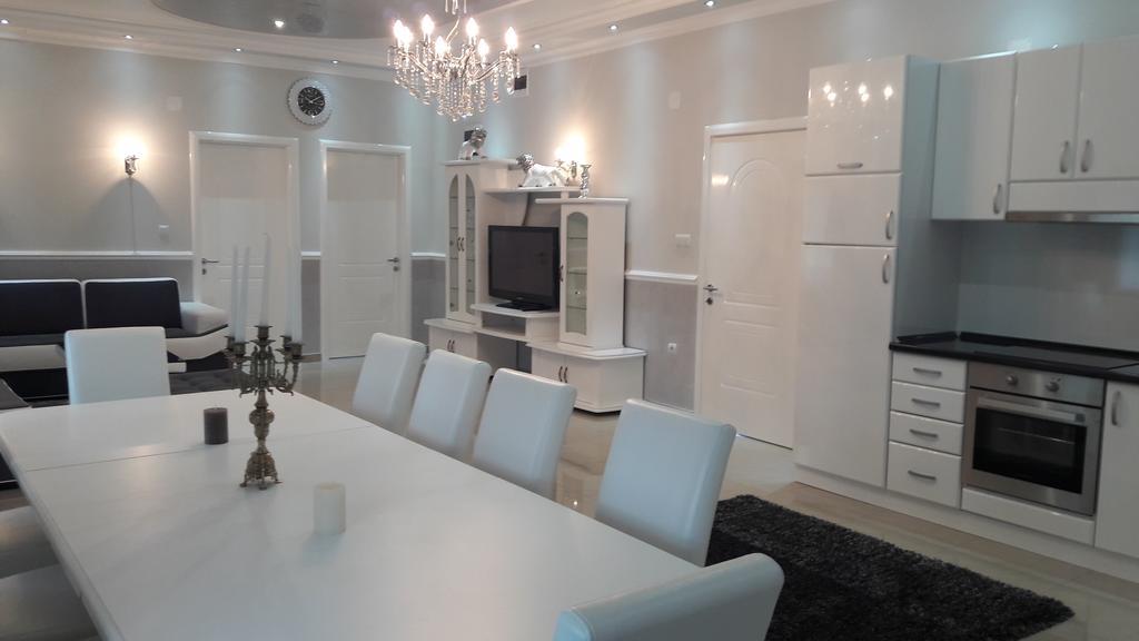 Apartments Royal Menex Požarevac エクステリア 写真